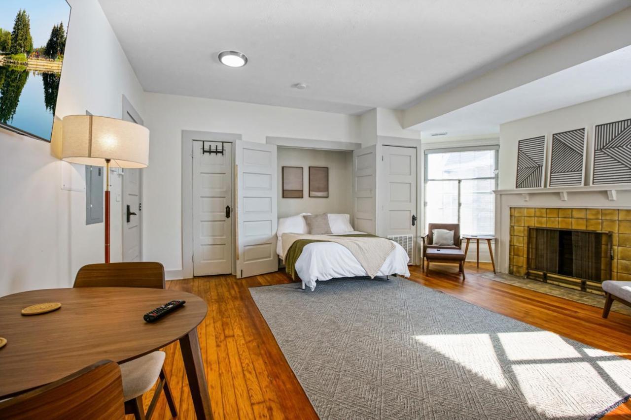 Victorian Cozy Retreat Steps To Clinic Cleveland