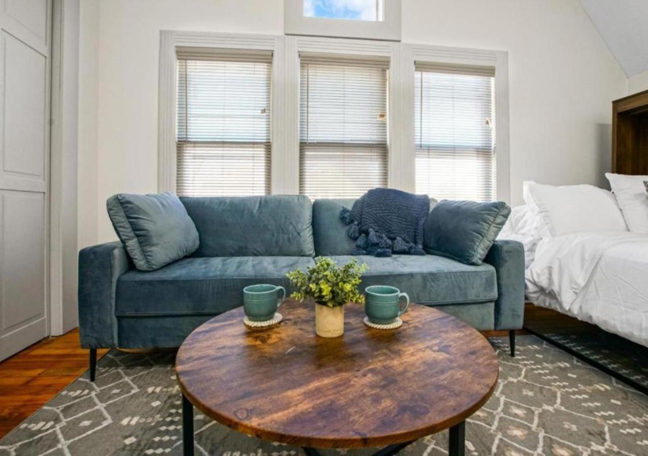 Victorian Cozy Retreat Steps To Clinic Hébergement de vacances *